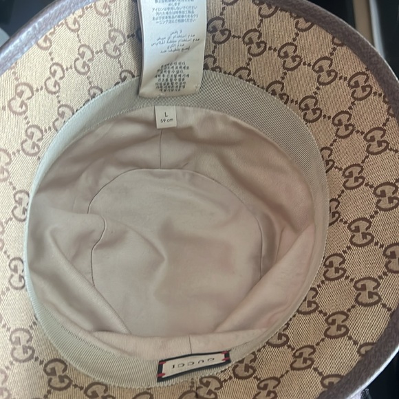 Hi I’m selling a nearly new Gucci bucket hat. Worn a few times. No stains. - Picture 6 of 6
